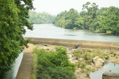 Kerala, Hindistan 'daki Chalakkudy nehrinde nehir saptırma yapısı