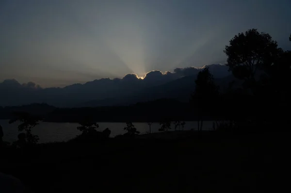 Sun Hiding Clouds Banasura Sagar Dam Wayanad Kerala India — Stock Photo, Image