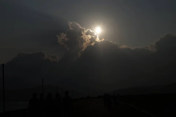 Nap Rejtőzik Felhők Mögött Banasura Sagar Gát Wayanad Kerala India Stock Fotó