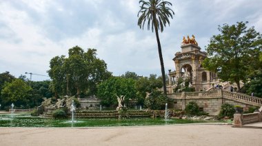 İspanya. Barselona 'da. Citadel Parkı. Flntans Şelalesi (Gaud eşliğinde))