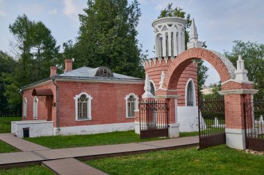 Moscow. Vorontsovsky Park. One of the towers and the arch of the main gate