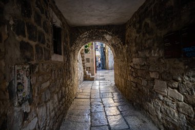 Bölünmüş Hırvatistan - 08.07.2020 Eski Split kenti, Akdeniz mimarisi ve dar sokaklar