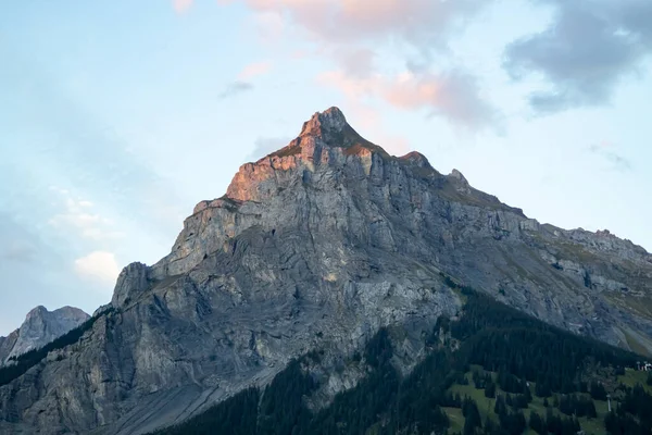 Kandersteg Schweiz 2020 Utsikt Över Bire Peak Vid Solnedgången Sommaren — Stockfoto