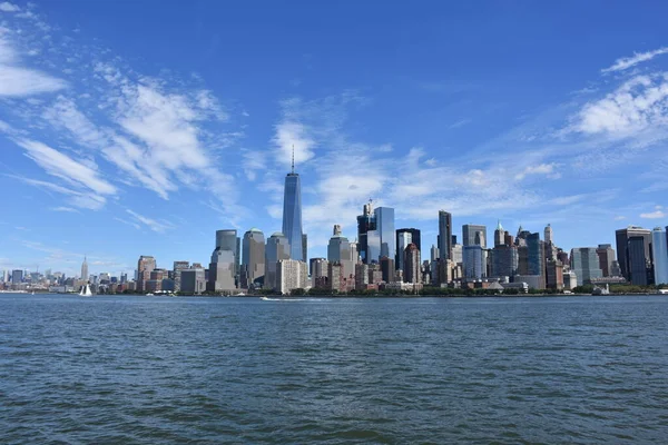Manhattan Skyline Από Ellis — Φωτογραφία Αρχείου