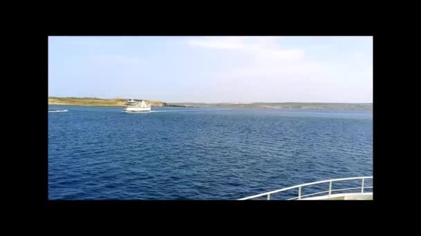 Een Veerboot Tussen Malta Het Kleine Eiland Gozo — Stockvideo