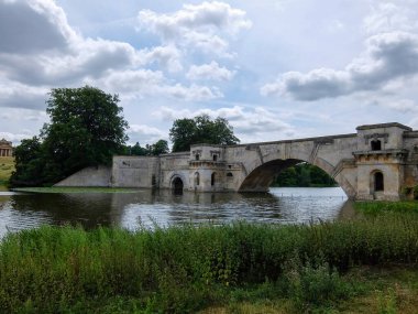 Blenheim Sarayı 'ndaki Büyük Köprü, Woodstock, İngiltere