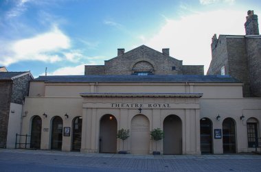 Bury St Edmunds, Suffolk, İngiltere 'deki Royal Tiyatrosu' nun dışı.