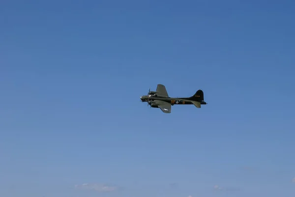 二战美国轰炸机 莎莉B 波音B 17G是欧洲唯一可飞行的机型 — 图库照片