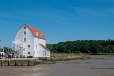 Suffolk, İngiltere 'deki Woodbridge Tide Mill.
