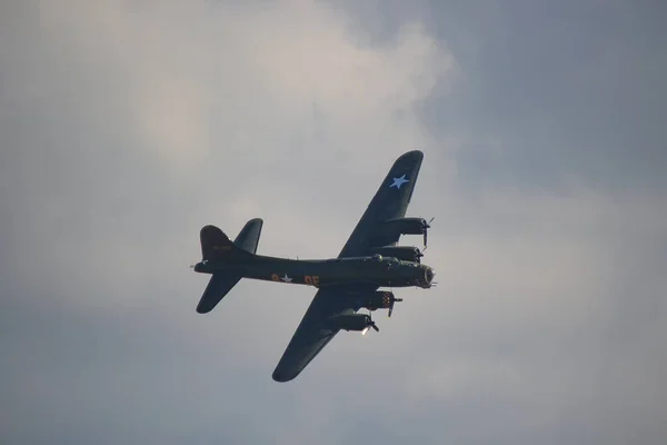 Американський Бомбардувальник Часів Другої Світової Війни Sally Boeing 17G Єдиною — стокове фото