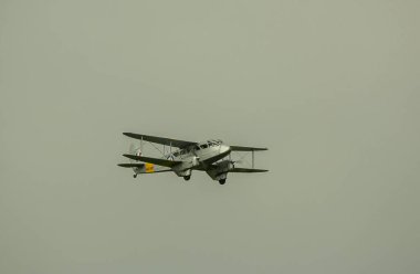 1930 'lardan bir de Havilland Dragon Rapide kısa mesafeli uçak.
