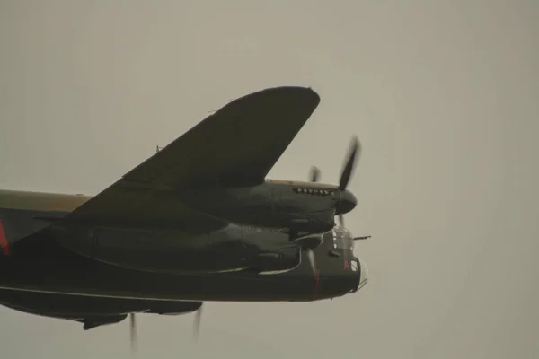 阿夫罗 兰开斯特Pa474 Avro Lancaster Pa474 是由英国皇家空军运营的第二次世界大战时期的重型轰炸机 — 图库照片