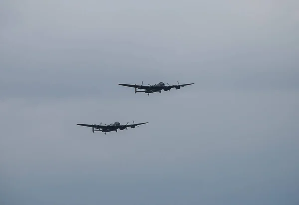 Utolsó Két Levegőképes Avro Lancaster Nehézbombázó Duettet Játszik Égen — Stock Fotó