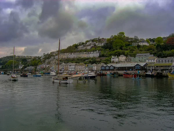 Båtar Floden Den Lilla Kuststaden Looe Cornwall Storbritannien — Stockfoto