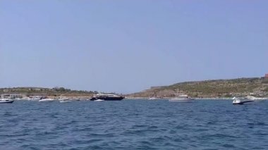 Kuzey Malta 'daki Mellieha Körfezi manzarası