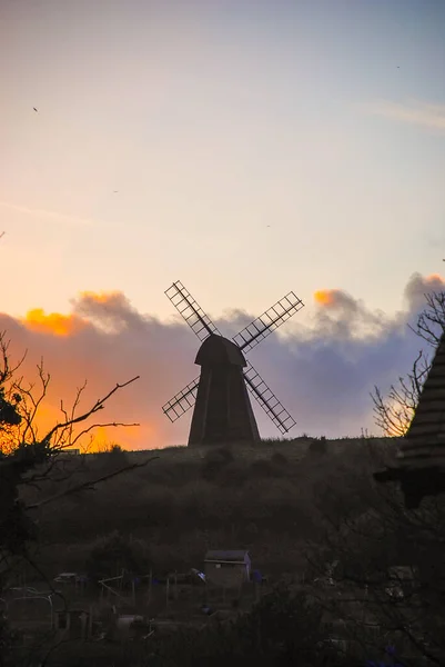 Die Silhouette Der Rotingdischen Windmühle Bei Sonnenuntergang — Stockfoto