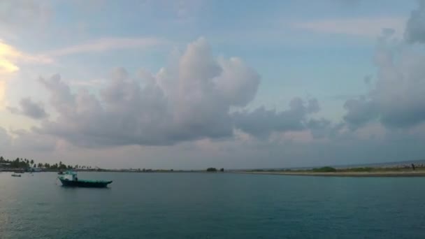 Maldivlerdeki Maamigili Limanı Nda Alacakaranlık — Stok video