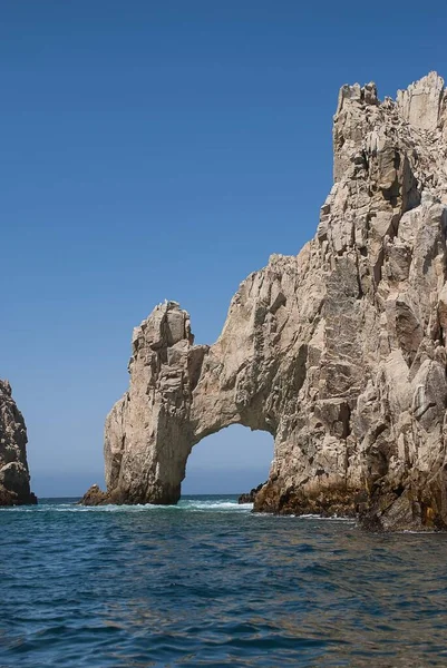 メキシコのバハ カリフォルニア半島の先端にあるカボ ルーカスのアーチ — ストック写真