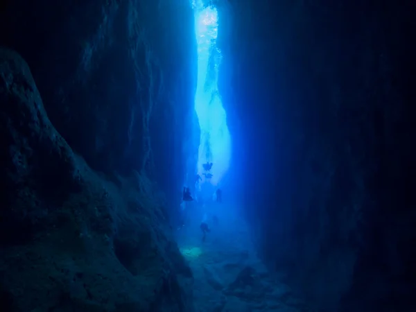 Plongeurs Dans Canyon Mer Intérieure Sur Île Gozo Malte — Photo