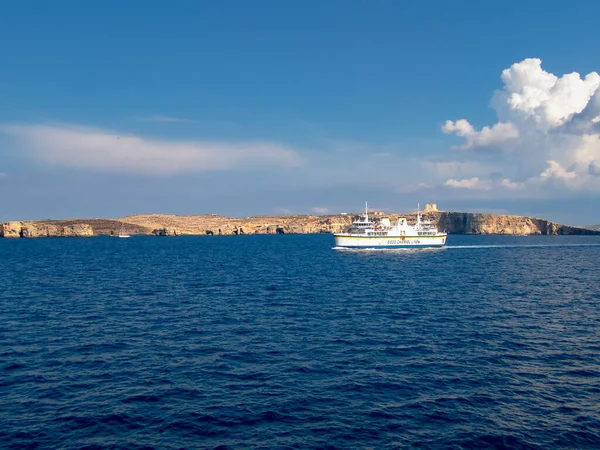 Malta ile küçük Gozo adası arasında giden bir feribot.