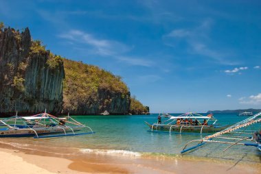 Filipinler 'deki Palawan adasında motorlu tekneler