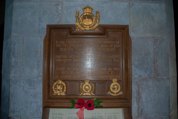 Galler, Powys 'deki Harvard Brecon Katedrali Kilisesi' nin içinde.