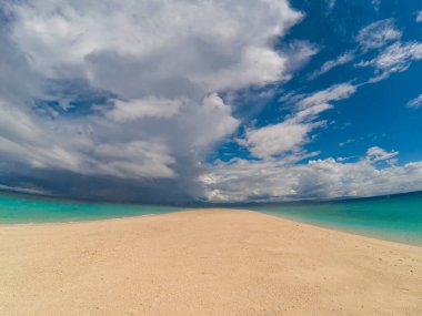 Filipinler 'de Leyte yakınlarındaki Cennet Kalanggaman Adası