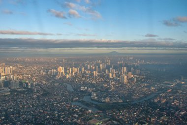Şafak söktükten hemen sonra Filipinler 'deki Manila şehrinde.