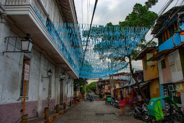 Manila, Filipinler 'deki Intramuros' un tarihi binaları
