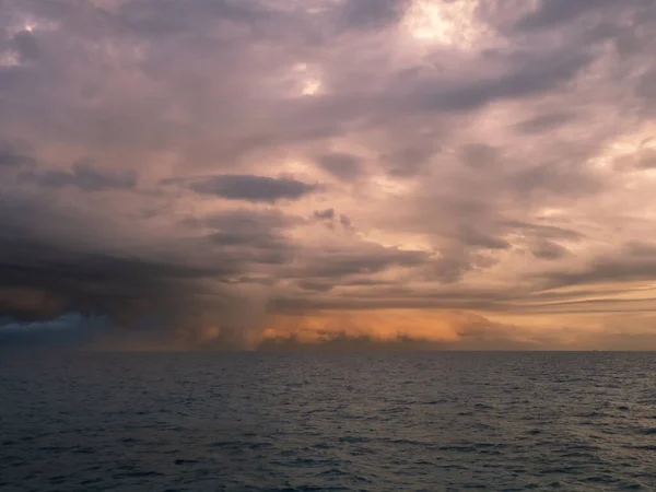 Ohromující Obloha Západu Slunce Nad Ostrovem Malapascua Filipínách — Stock fotografie