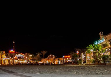 Geceleri Mısır 'daki El Gouna tatil köyü.