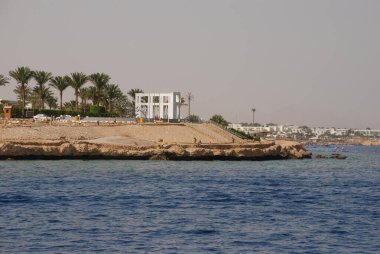 El Fanar Anıtı, 3 Ocak 2004 'te Mısır' ın Sharm el Sheikh kenti yakınlarında gerçekleşen Flash Air uçak kazasında ölen 148 kişinin anısına dikildi.