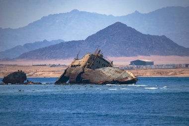 Loullia 'nın kalıntıları Tiran Boğazı' ndaki Gordon Resifi 'nin kuzey ucunda Mısır' ın Sharm el Şeyh kenti yakınlarında.
