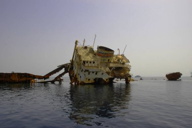 Loullia 'nın kalıntıları Tiran Boğazı' ndaki Gordon Resifi 'nin kuzey ucunda Mısır' ın Sharm el Şeyh kenti yakınlarında.