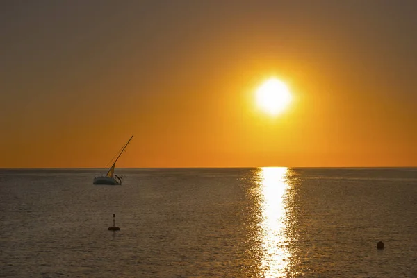 Sunrise Red Sea Silhouette Abandoned Boat Port Ghalib Egypt — Stock Photo, Image