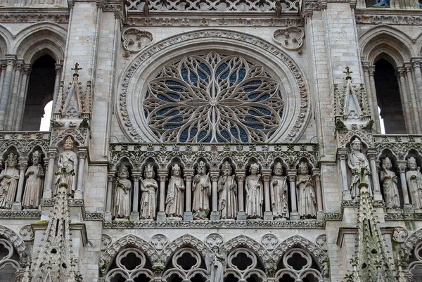 Detailní Záběr Detailní Řezby Vnější Straně Amiensovy Katedrály Francii — Stock fotografie