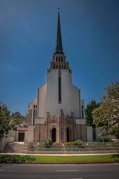 ロサンゼルスのウィルシャー ブールバードにあるウェストウッド統一メソジスト教会 — ストック写真