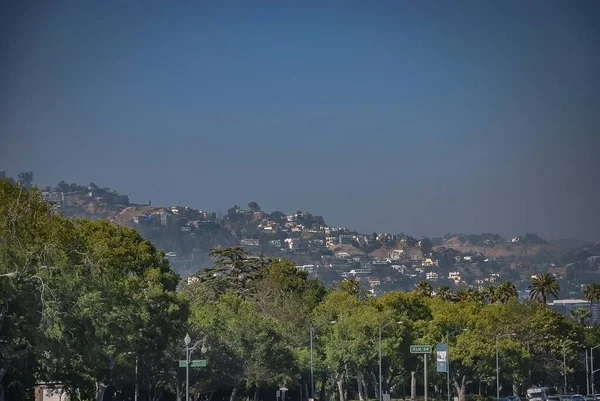 Distancia Están Las Casas Ubicadas Las Colinas Hollywood Los Ángeles — Foto de Stock