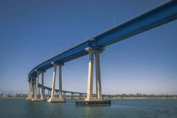 サンディエゴと南カリフォルニアのリゾート都市コロナドを結ぶコロナド橋 — ストック写真