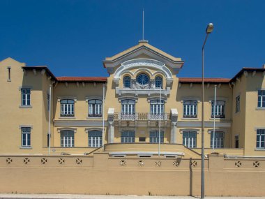 Lizbon, Portekiz yakınlarındaki Parede 'deki Sant' ana Hastanesi cephesi.