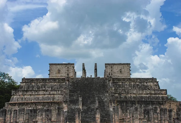 メキシコのユカタンのジャングルにあるチチェン イッツァのマヤ遺跡 — ストック写真