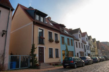 Almanya 'nın Rostock kentine yakın bir dizi ev