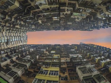 Bu beton orman, Hong Kong 'daki birçok yüksek apartman bloğundan biridir.