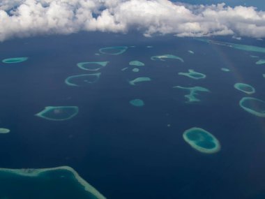 Havadan gelen Maldivler 'in küçük adaları