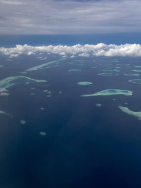 Havadan gelen Maldivler 'in küçük adaları