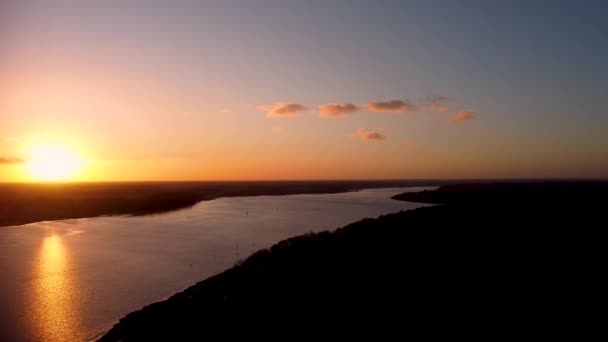 位于英国萨福克的莱文顿奥威尔河河口附近的日落 — 图库视频影像