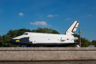 Moskova Nehri 'nden Gorky Park manzarası. Mekik 2014 yılında VDNKh 'ye taşındı.