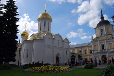 St. Sergius Trinity Lavra Rus Ortodoks Kilisesi 'nin en önemli manastırı ve ruhani merkezidir.
