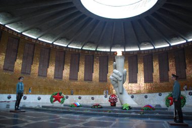 Rusya Volgograd 'daki Mamayev Kurgan' daki Yiğitlik Salonu 'nda.