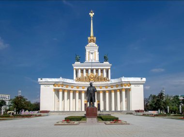 Moskova 'daki Tüm Rusya Sergi Merkezi' nin Merkez Pavyonu.